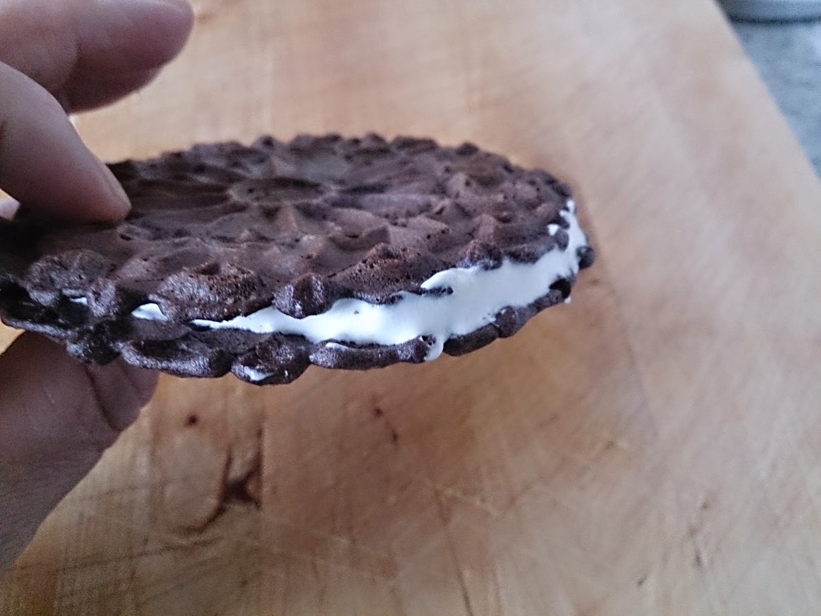 Suzanne's Kitchen Pizzelle ice cream sandwich 2pp