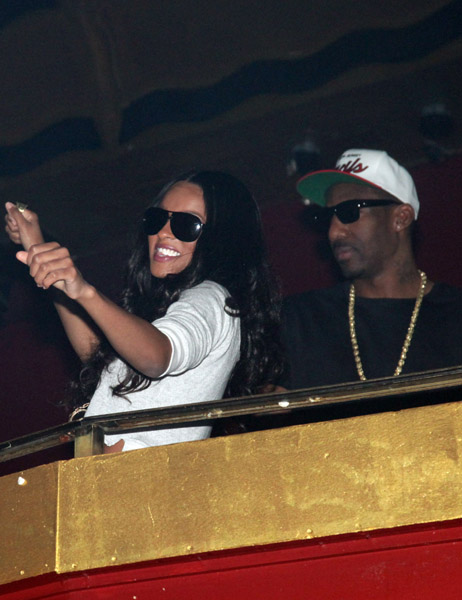 one year dating anniversary gifts for girlfriend