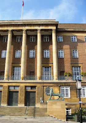 The columns and lion sculpture of Norwich City Hall