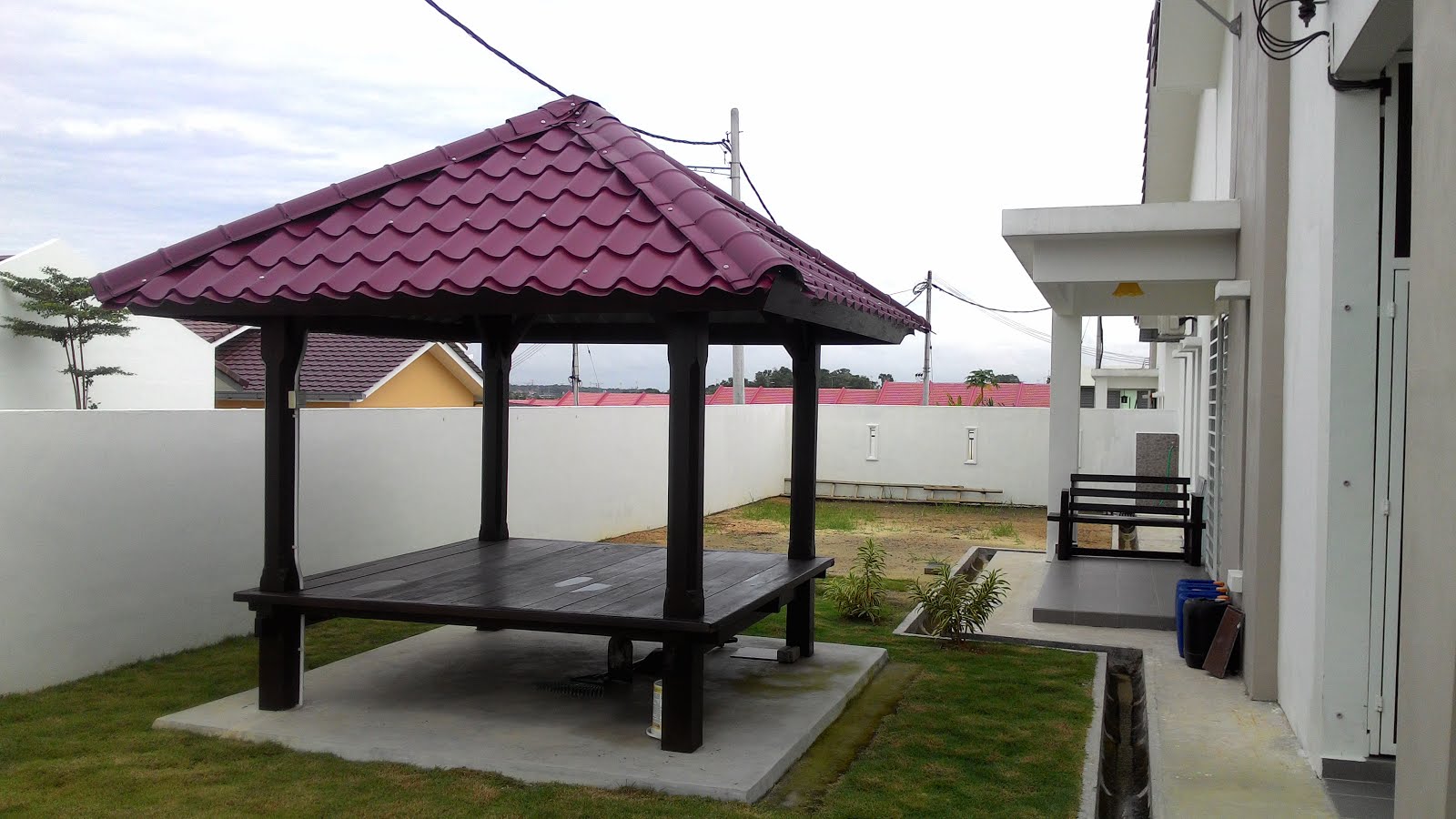 RUANG TEPI RUMAH/GAZIBO