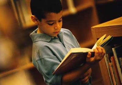 belajar, aku belajar, anak kecil belajar, anak kecil membaca buku