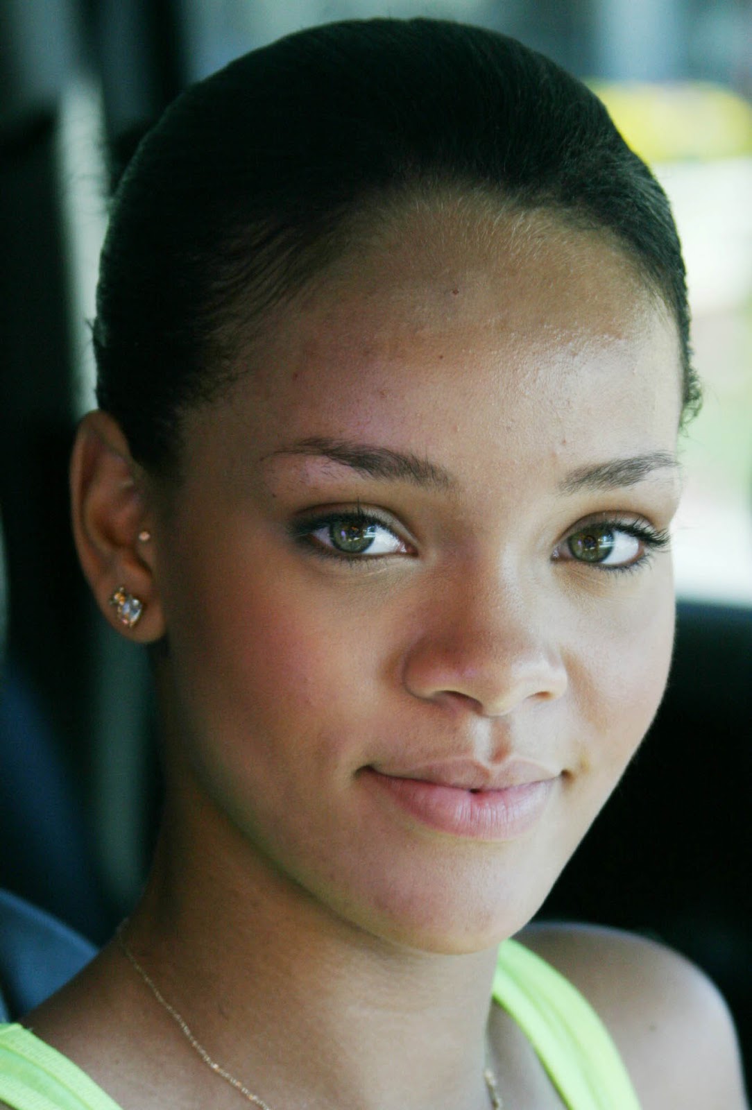 Rihanna+Without+Makeup+pic+2013+0.jpg