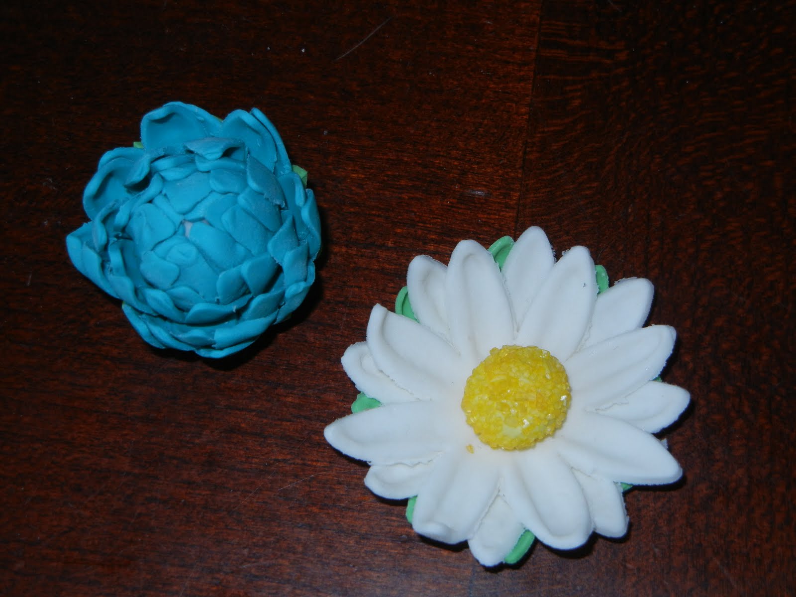 Wearing Pearls While Baking: Cake Decorating Class - Level 3