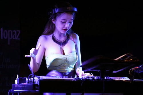 DJ Na nóng bỏng quyến rủ