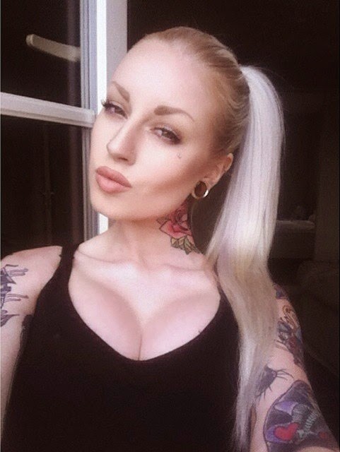 Lie Meurs Sexy Tattooed Girls
