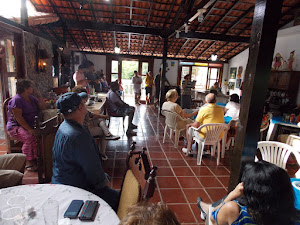 Sarau de poesia no lançamento