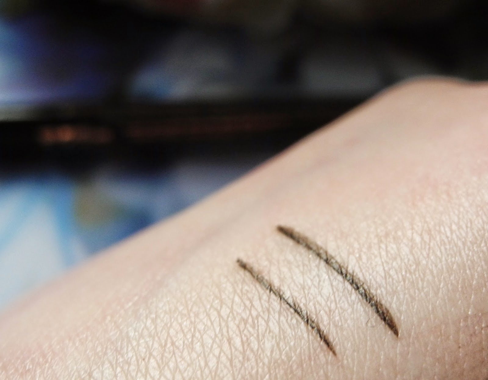 Essence Easy 2 Use Eyeliner Pen Review Bubblycolor