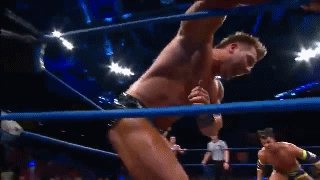 [IMAGE:http://1.bp.blogspot.com/-4PDpctzJuZY/VhHplBPRYAI/AAAAAAAAl08/1juvpfwo4kQ/s1600/Running%2BCorner%2BShoulder%2BThrust.gif]