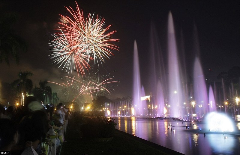 New Years Eve 2011-2012 Fireworks | Photo & Video Gallery