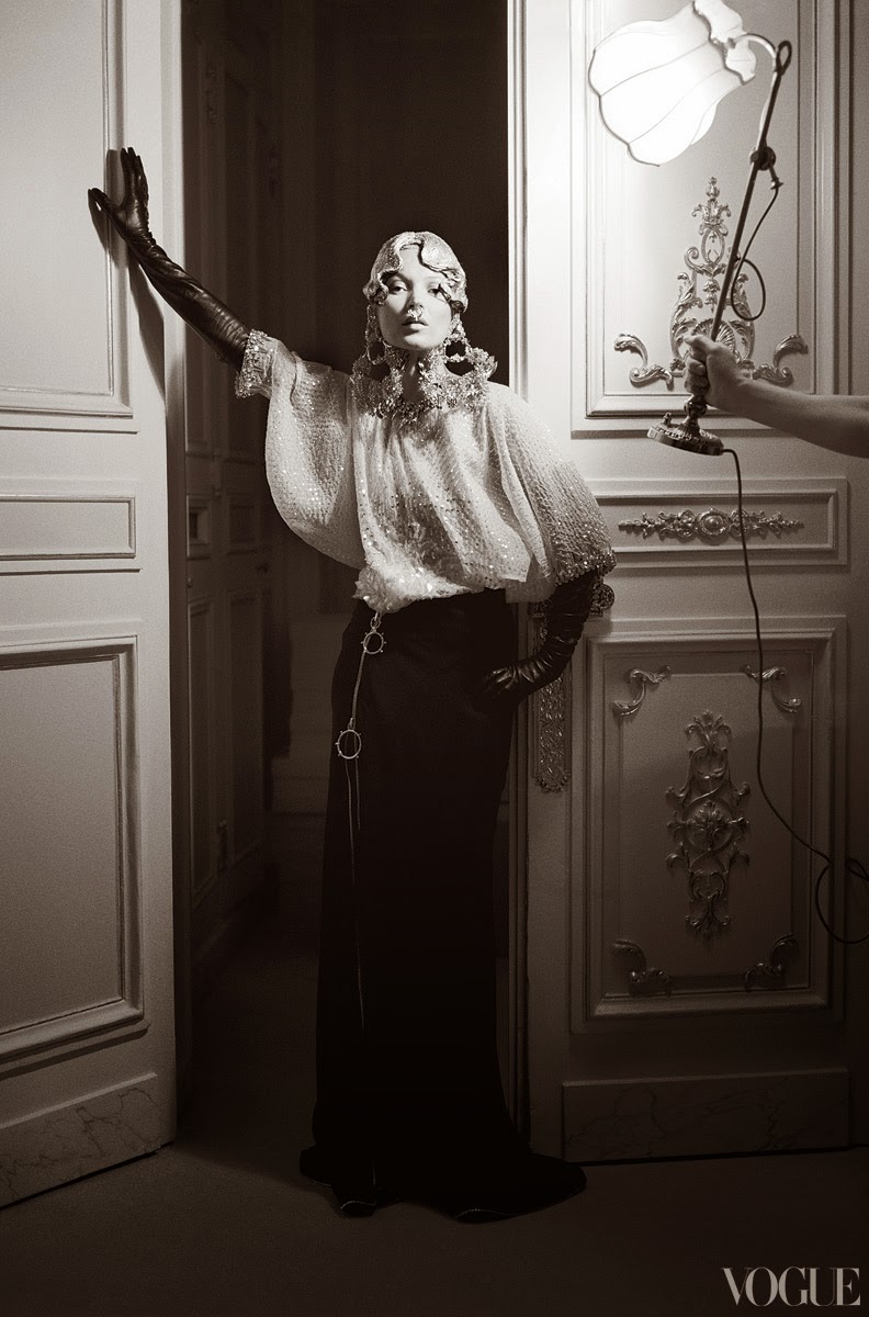 Kate Moss in 'Checking Out: Kate Moss at the Ritz Paris' by Tim Walker and styled by Grace Coddinton for Vogue April 2012 | Ses Rêveries Kate Moss in 'Checking Out: Kate Moss at the Ritz Paris' by Tim Walker and styled by Grace Coddinton for Vogue April 2012 | Ses Rêveries
