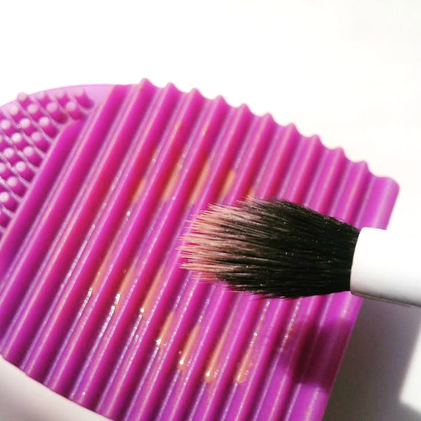 CherrySue, Doin' the Do How to Wash & Dry Your Makeup Brushes in Minutes!