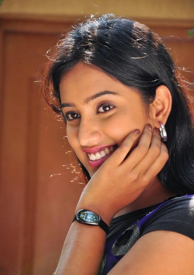 Laya Serial Actress Sravani Pictures