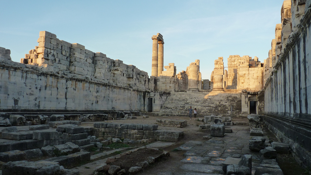 El santuario helenístico de Apolo en Dídima 7.3. Recorrido por el templo