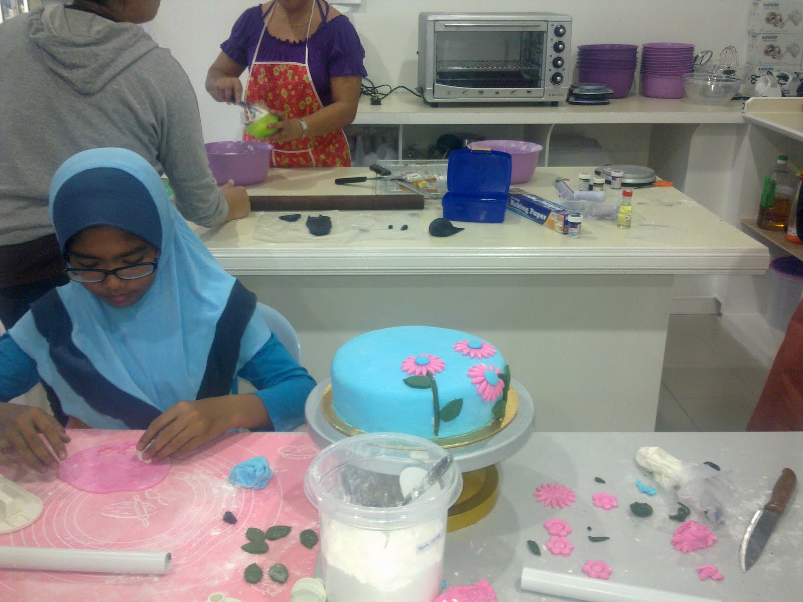 Mini Delicious: Kids Baking and Cake Decorating Class.