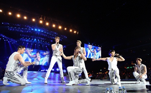 http://1.bp.blogspot.com/-4V9j3jkoFFY/UchD2mEq6SI/AAAAAAABVPQ/JLt_oVQM-38/s1600/shinhwa.jpg
