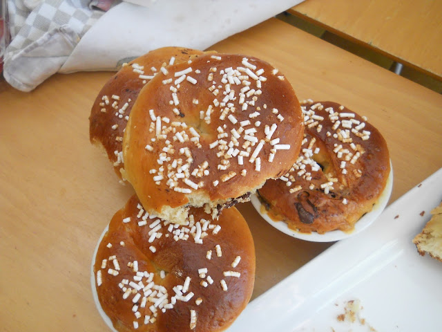 brioche e treccia dolci con cioccolato 