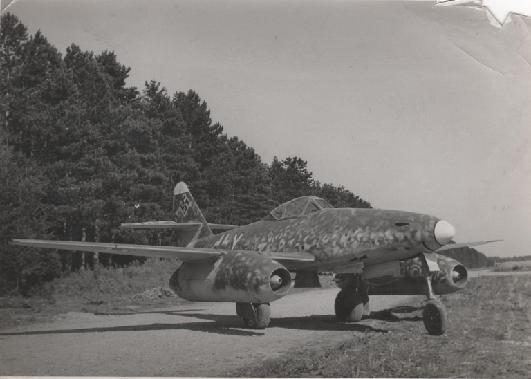 Ma Kubelwagen Lili: MESSERSCHMITT Me 262