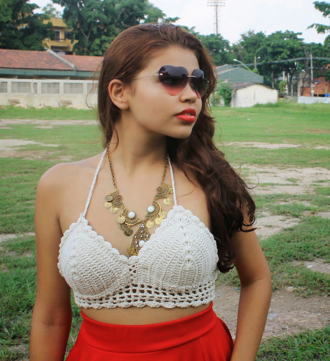 Look cropped de crochê, look saia vermelha, look romântico, look vermelho, chapéu floppy, oasap Look cropped de crochê, look saia vermelha, look romântico, look vermelho, chapéu floppy, oasap