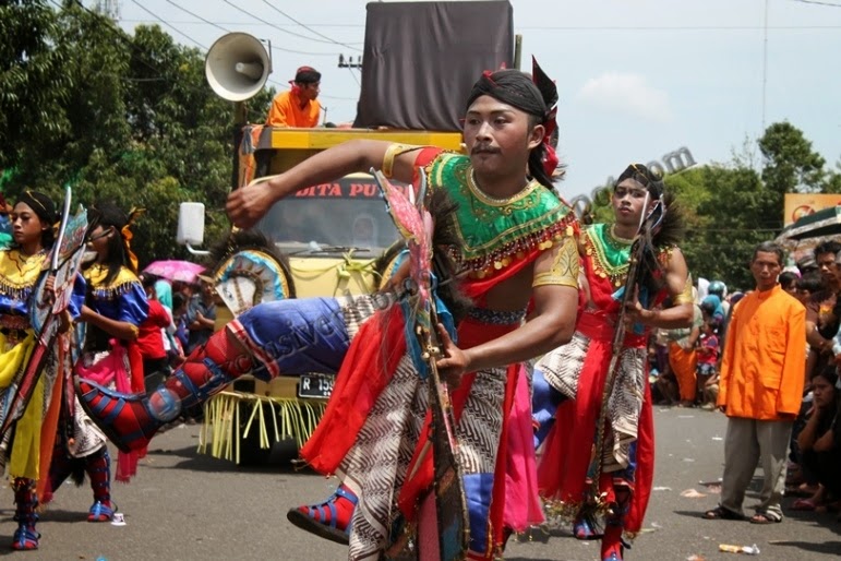 tari kuda lumping tari kuda lumping