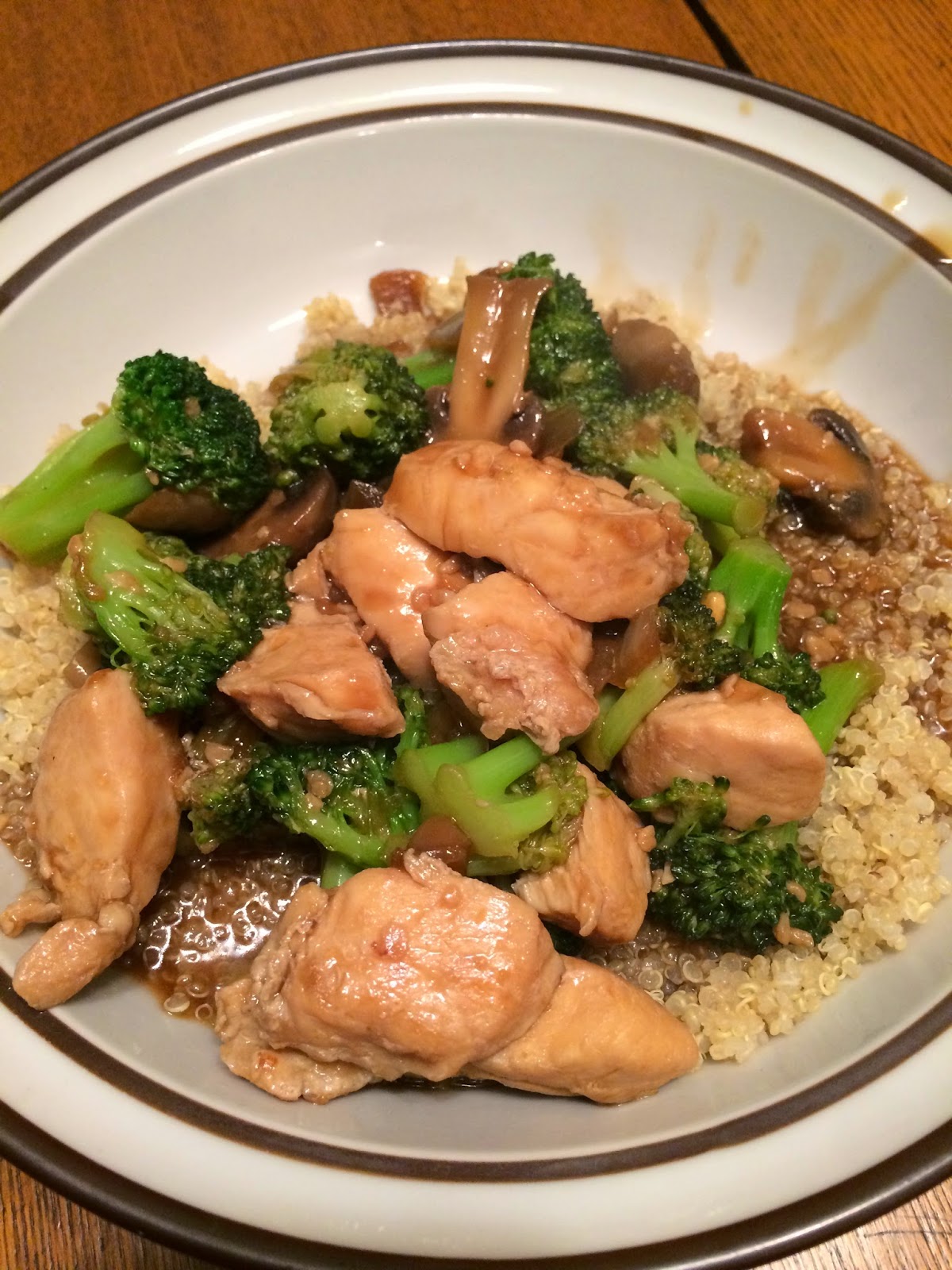Fit Mommy Manual : Chicken, broccoli, and mushroom stir-fry
