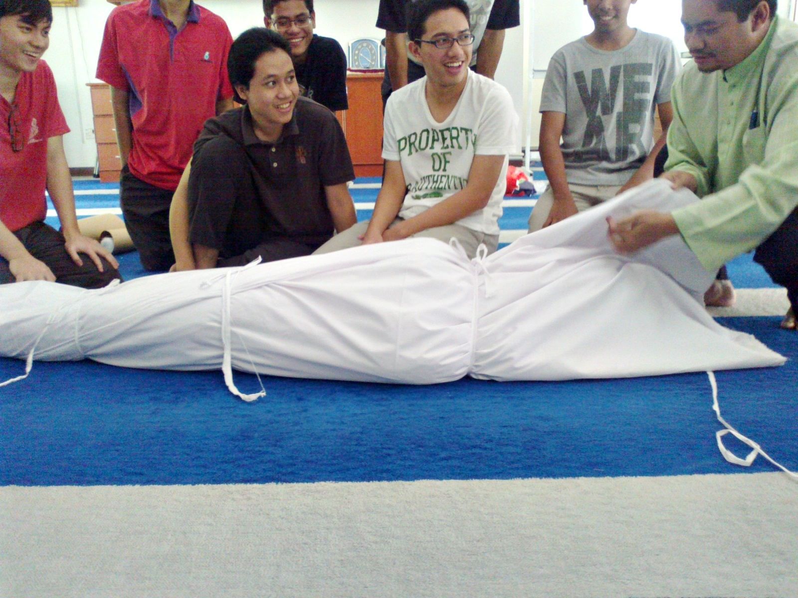 Bagaimana mengkafankan jenazah