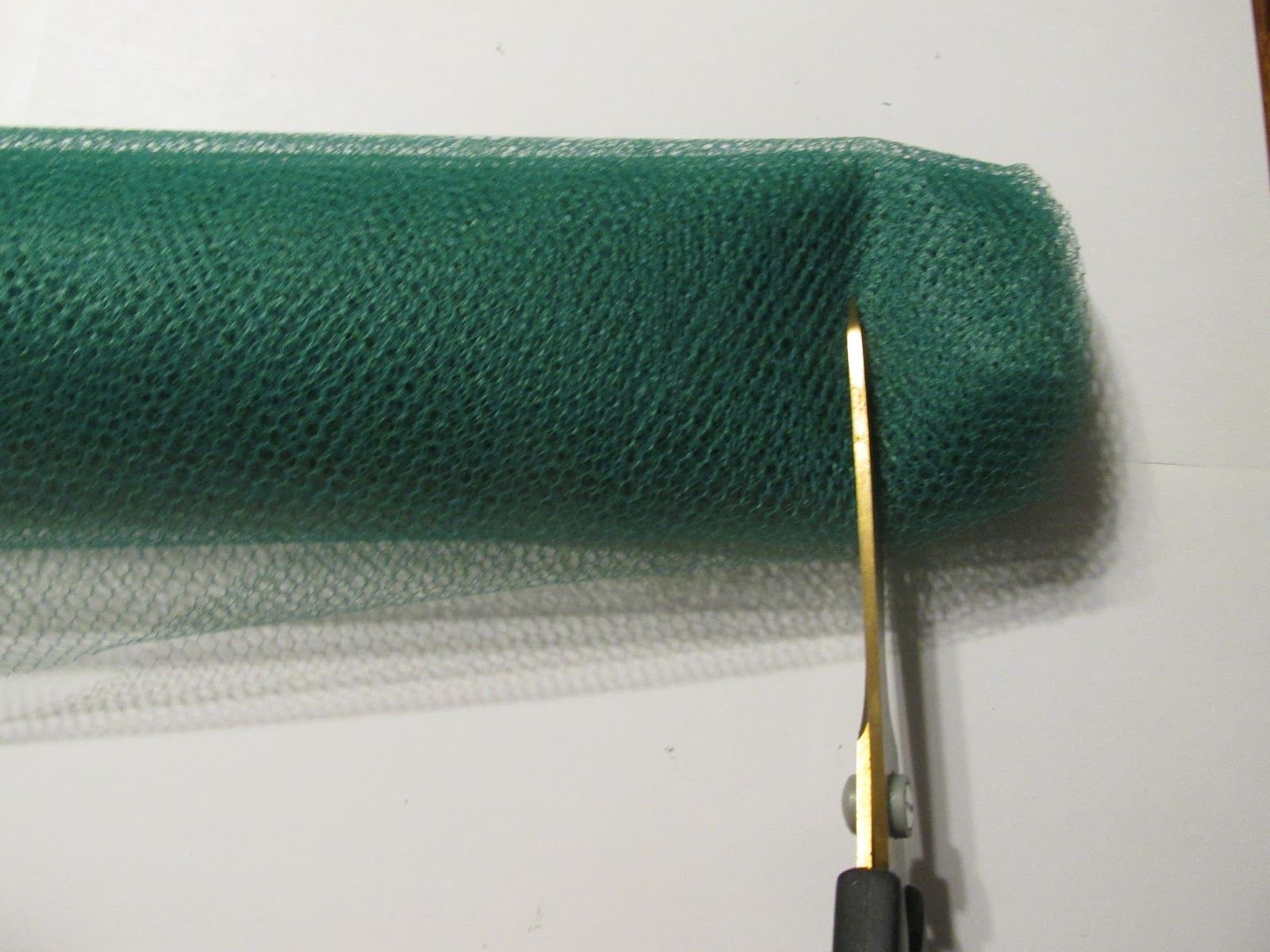 Vickie's Kitchen and Garden DIY How to Cut Netting for Crocheting