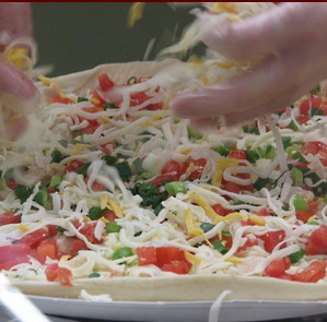 bcmom's kitchen: Gourmet Chicken Garlic Pizza
