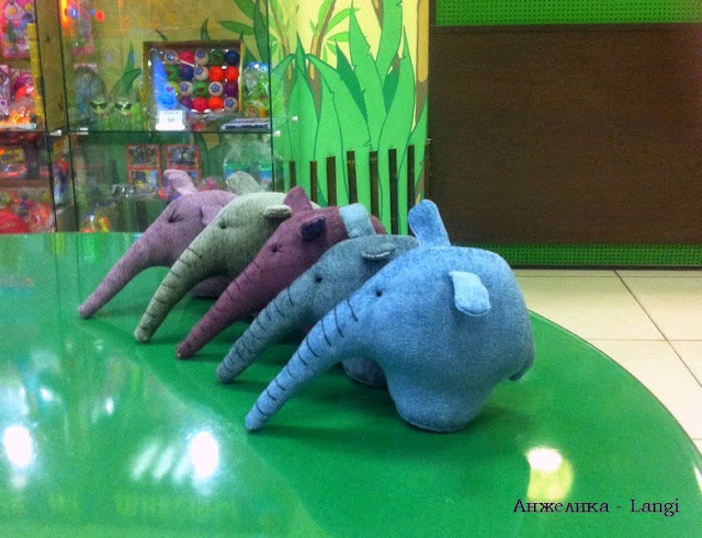 По улице слона водили... По улице слона водили...