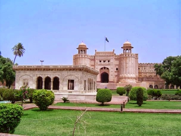 Short paragraph on lahore fort image