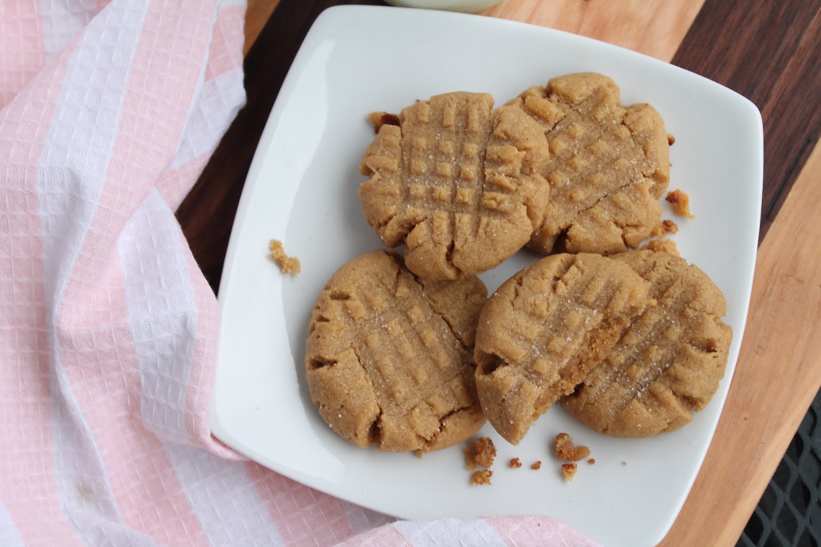Maddie Butterfield THE BEST PEANUT BUTTER COOKIES