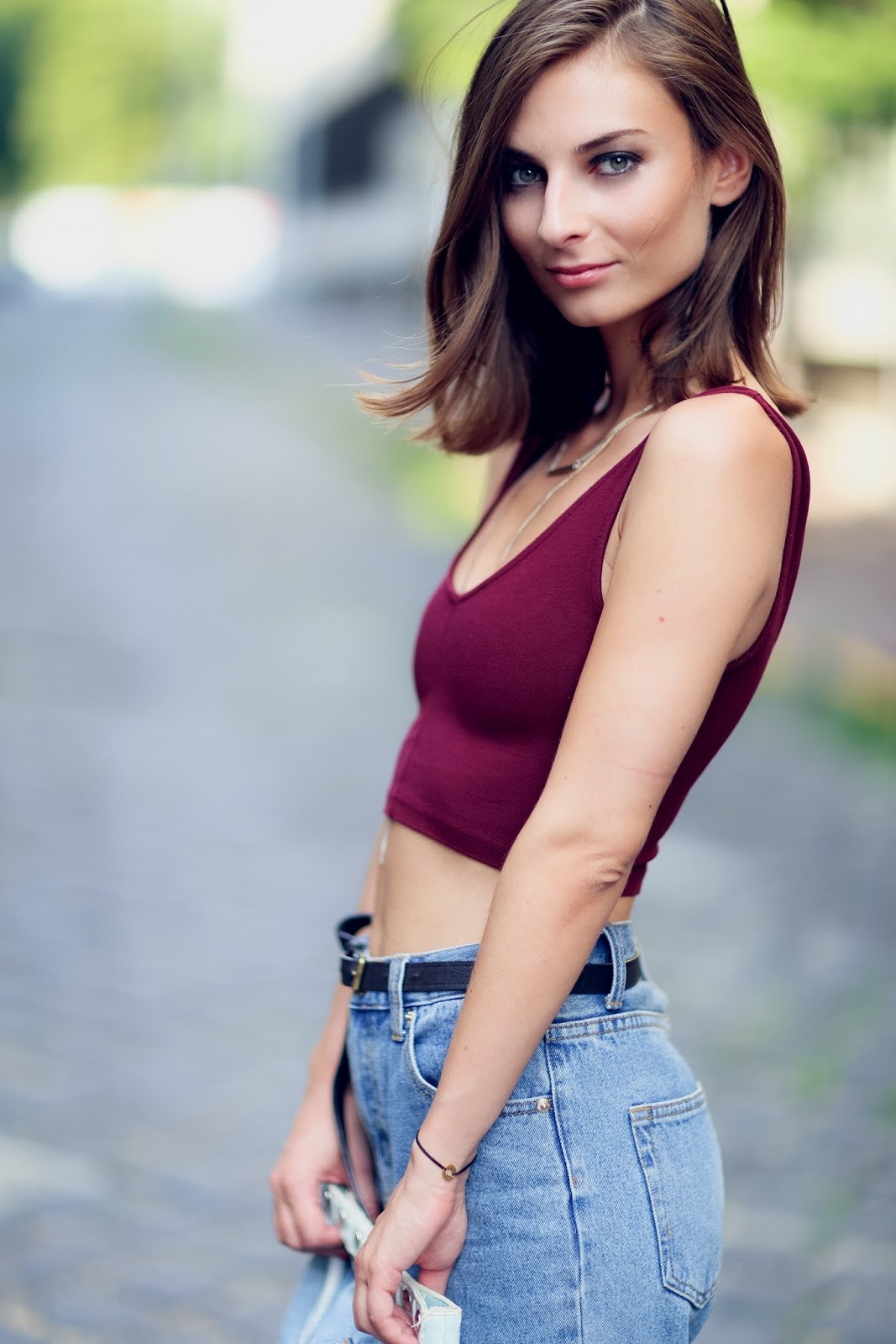 WEARING A CROP TOP WITH MOM JEANS What Vero Wears