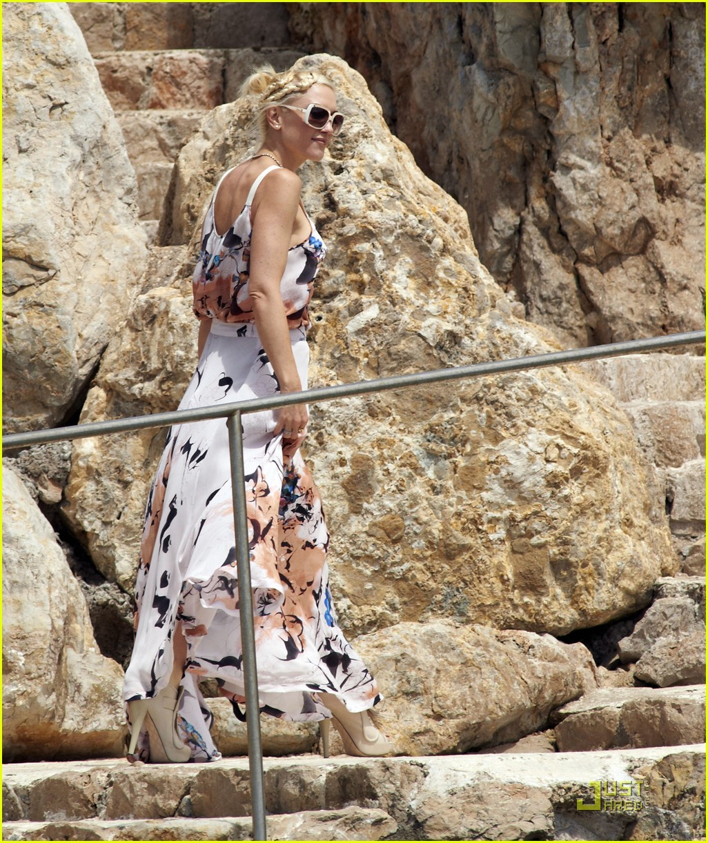 http://1.bp.blogspot.com/-4dFQelM-WEI/TdPK4X2euCI/AAAAAAAAAkg/itomRBSo8E8/s1600/gwen-stefani-boat-09.jpg