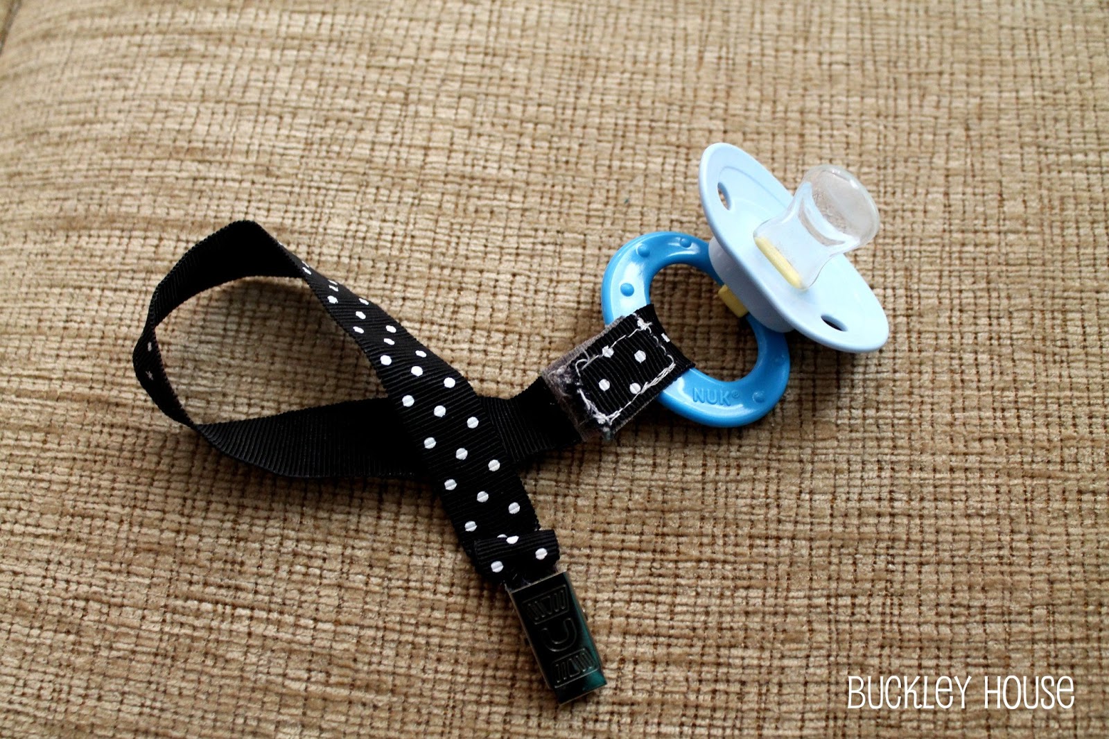 Itty Bitty Blog Pacifier Tether
