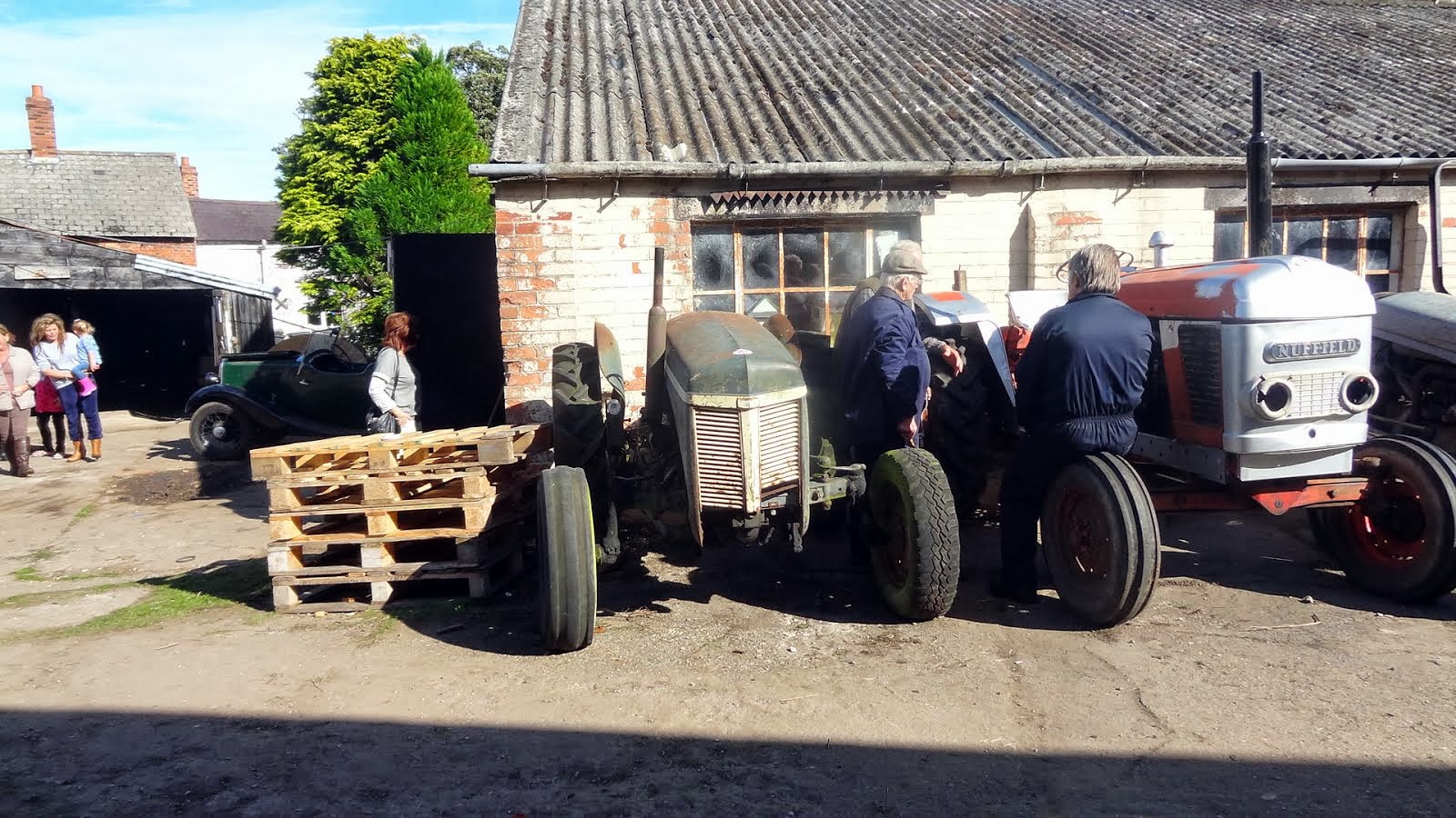 Old Morris 8 in the background - fetched £7.500 !