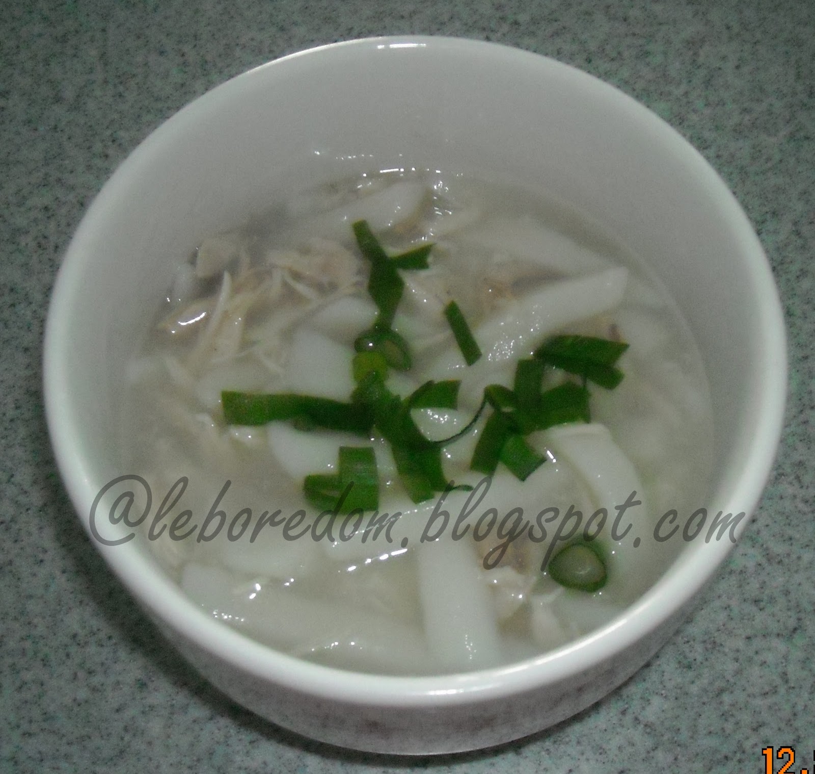 Le Boredom Khauj Piab (Hmong Rice Noodles and Chicken)