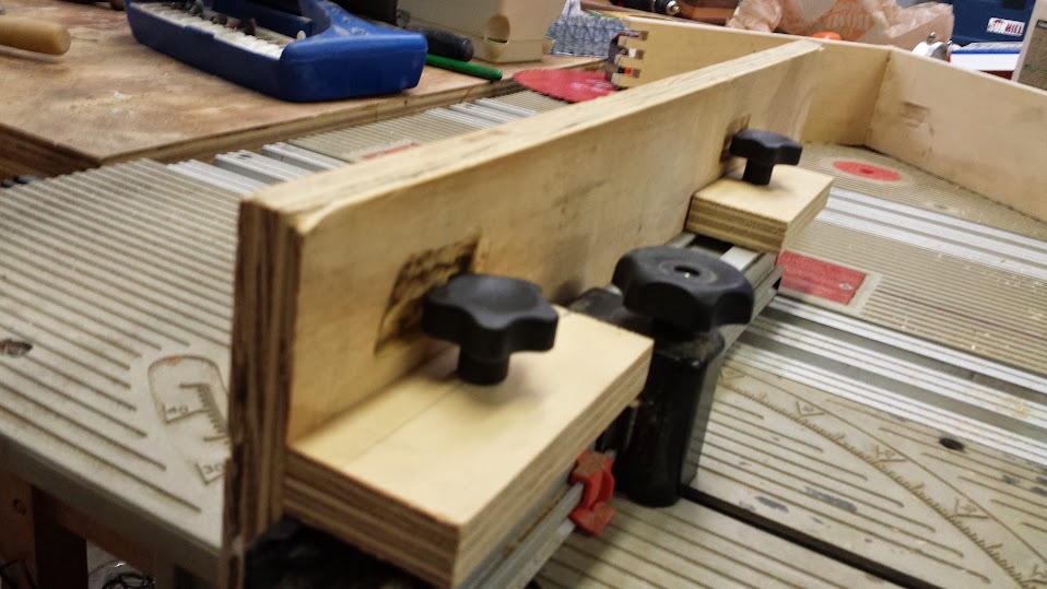 Dave's Blog A simple box joint jig for the Ryobi BT3100 and