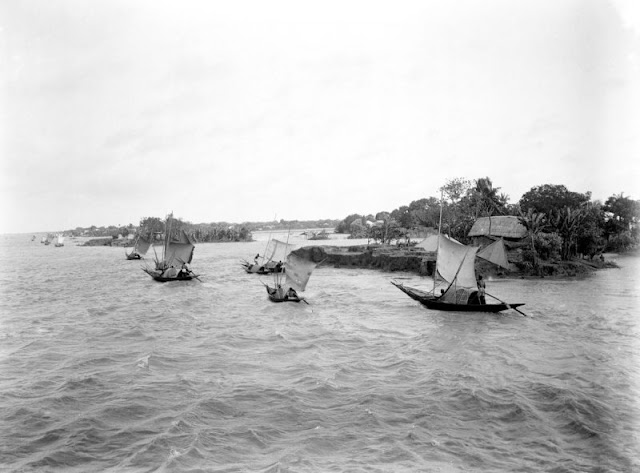 Possible+large+lake,+River+or+coastal+scene+with+fishing+boats+-+India+c.1912-1914+b