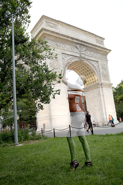 03-Washington-Square-Park-Trina-Merry-Astrology-and-Camouflage-in-Body-Painting-Art-www-designstack-co