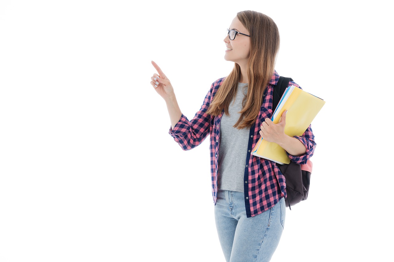 Студентка вернулась с учебы