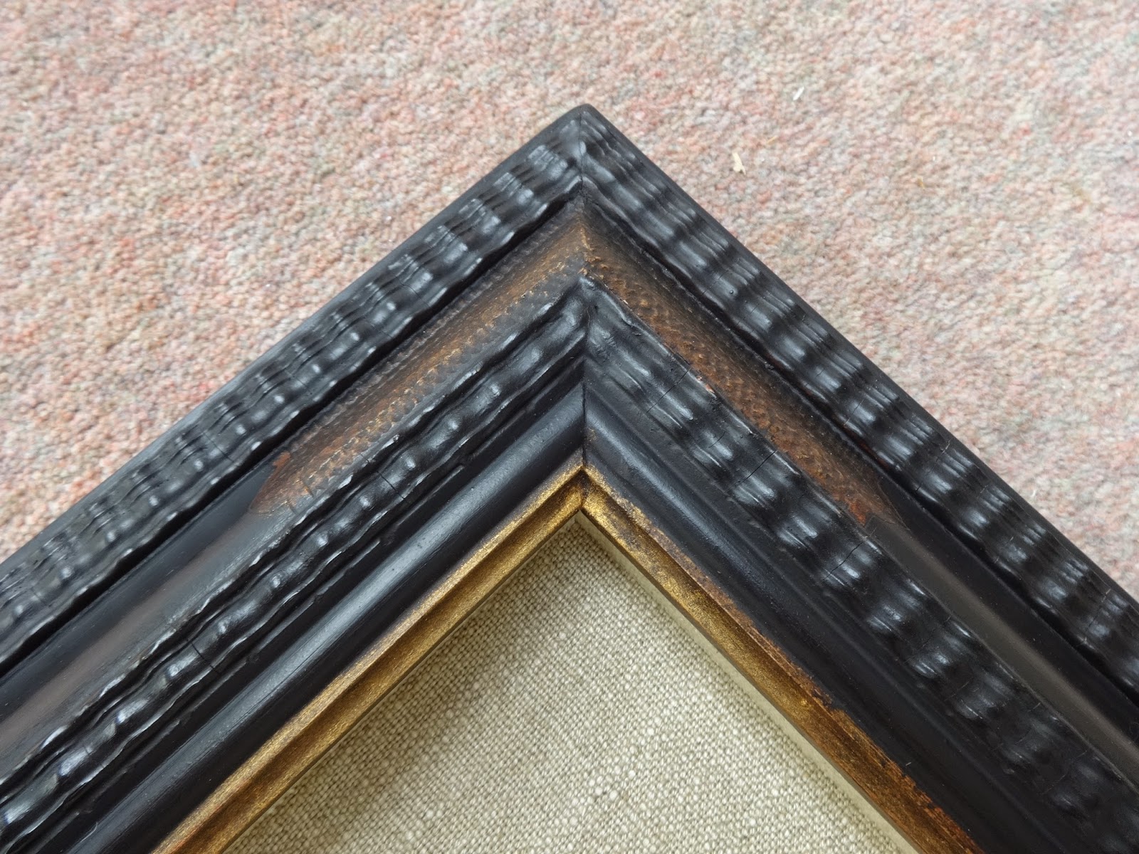 Framemaker Black and gilt ripple moulding