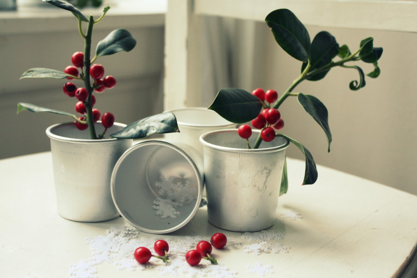 Miss Sew & So vintage milk bottles & decorating for Christmas with