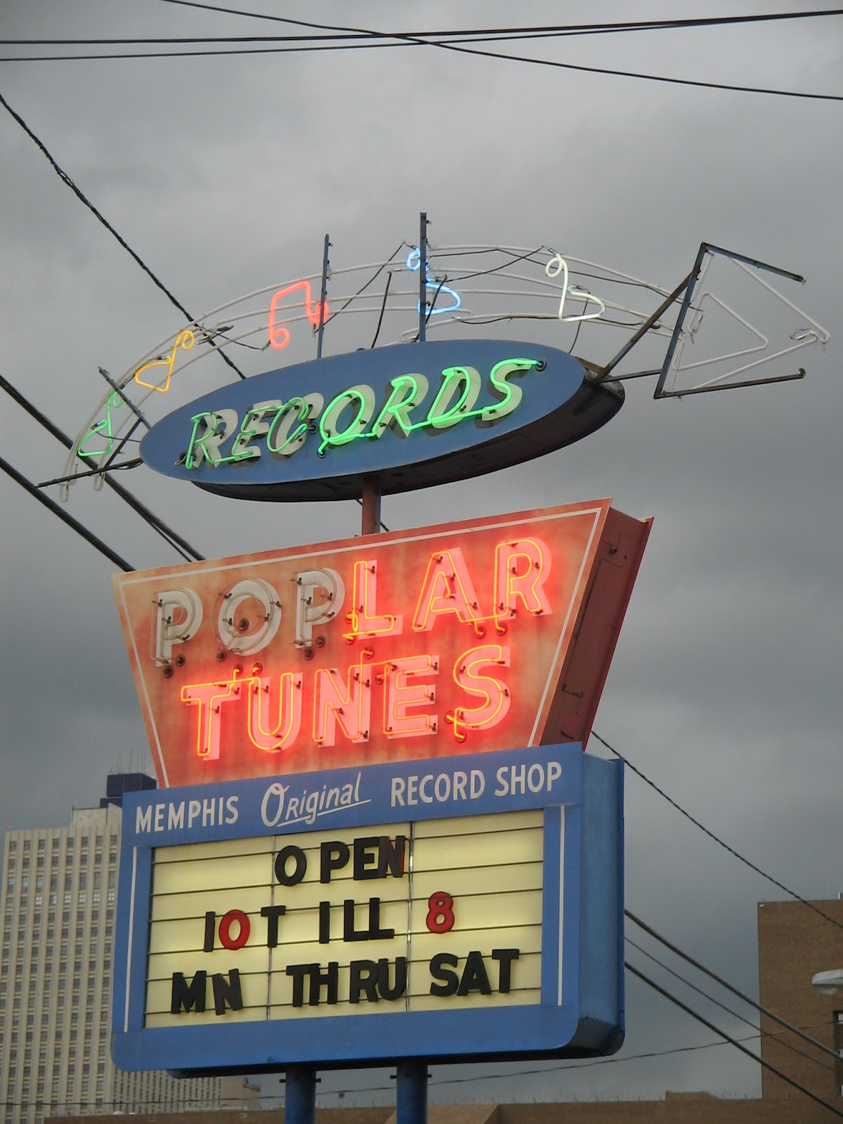 Crème de Memph Signs 3 Lost Memphis