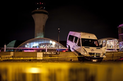 [Internacional] Fotos do Aeroporto de Saint Louis após tornado nos EUA  Aerop+St+Louis_Tornado_22abr2011+%25288%2529