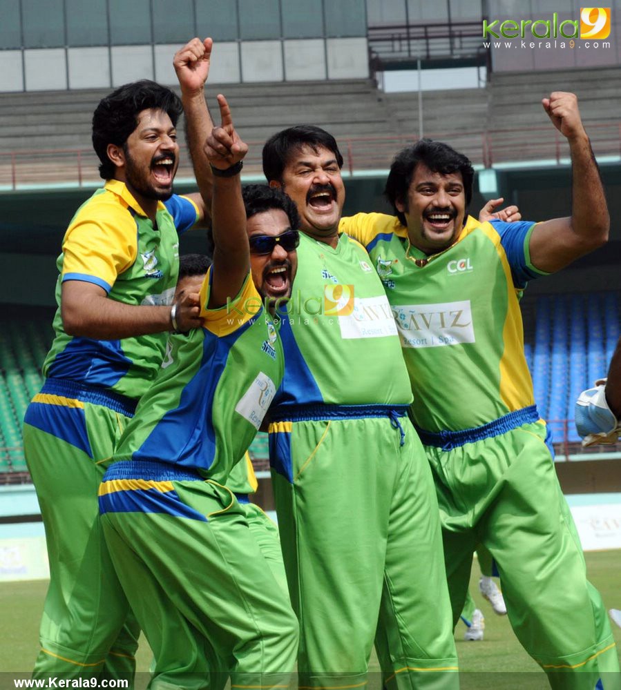 MohanLal in Cricket,Kerala Strikers Calender,Bhavana Hot In Ccl