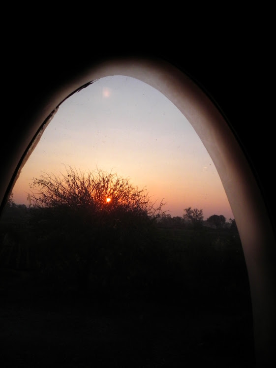 Dawn in (Southern) India. / @JDumas