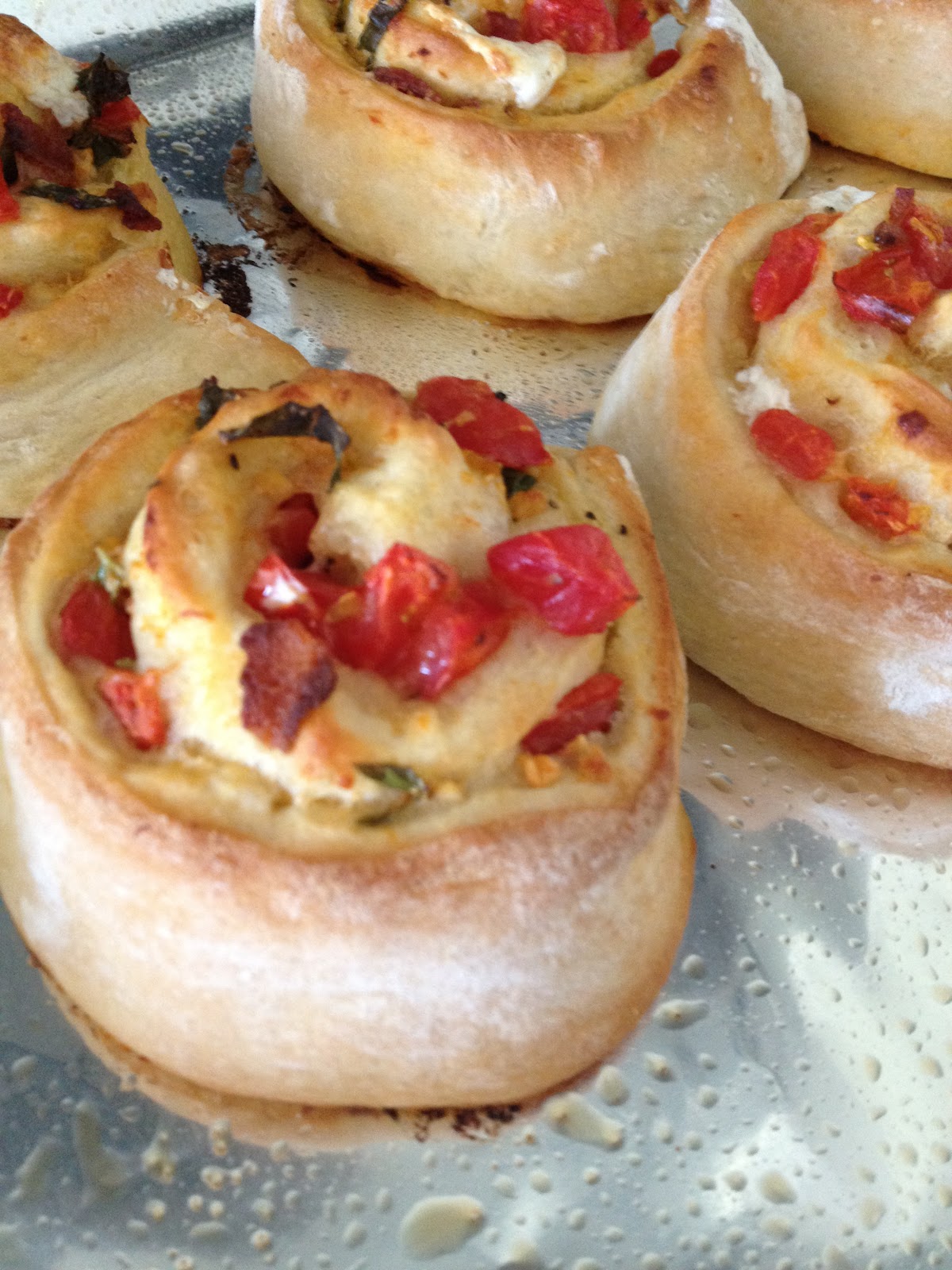 we heart cooking Tomato Pizza Rolls