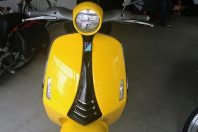 Vespa 946 màu vàng độc nhất ở Việt Nam 1