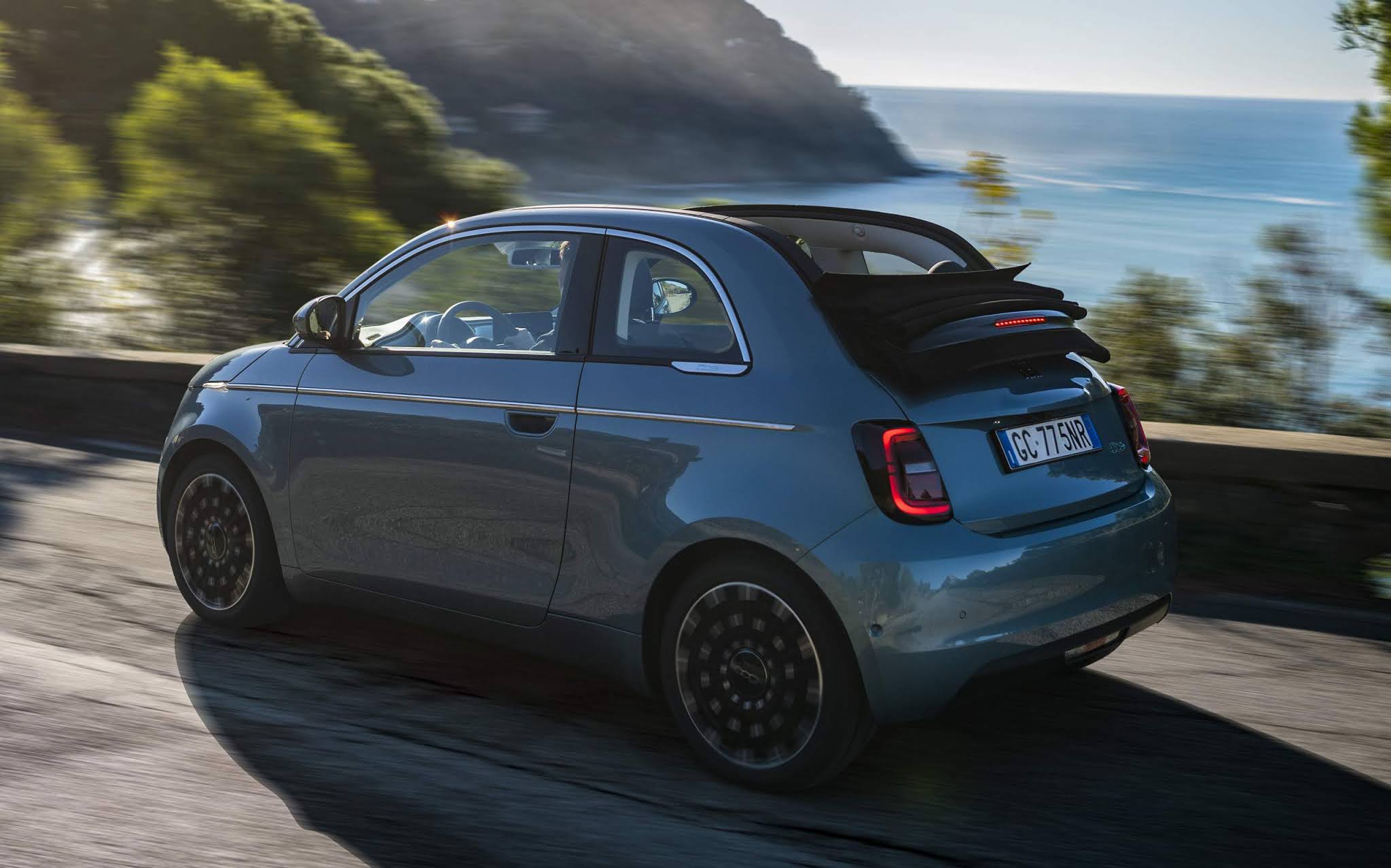 Stellantis confirma lançamento de modelos elétricos da Fiat, Jeep, Peugeot e Citroen no Brasil Stellantis confirma lançamento de modelos elétricos da Fiat, Jeep, Peugeot e Citroen no Brasil