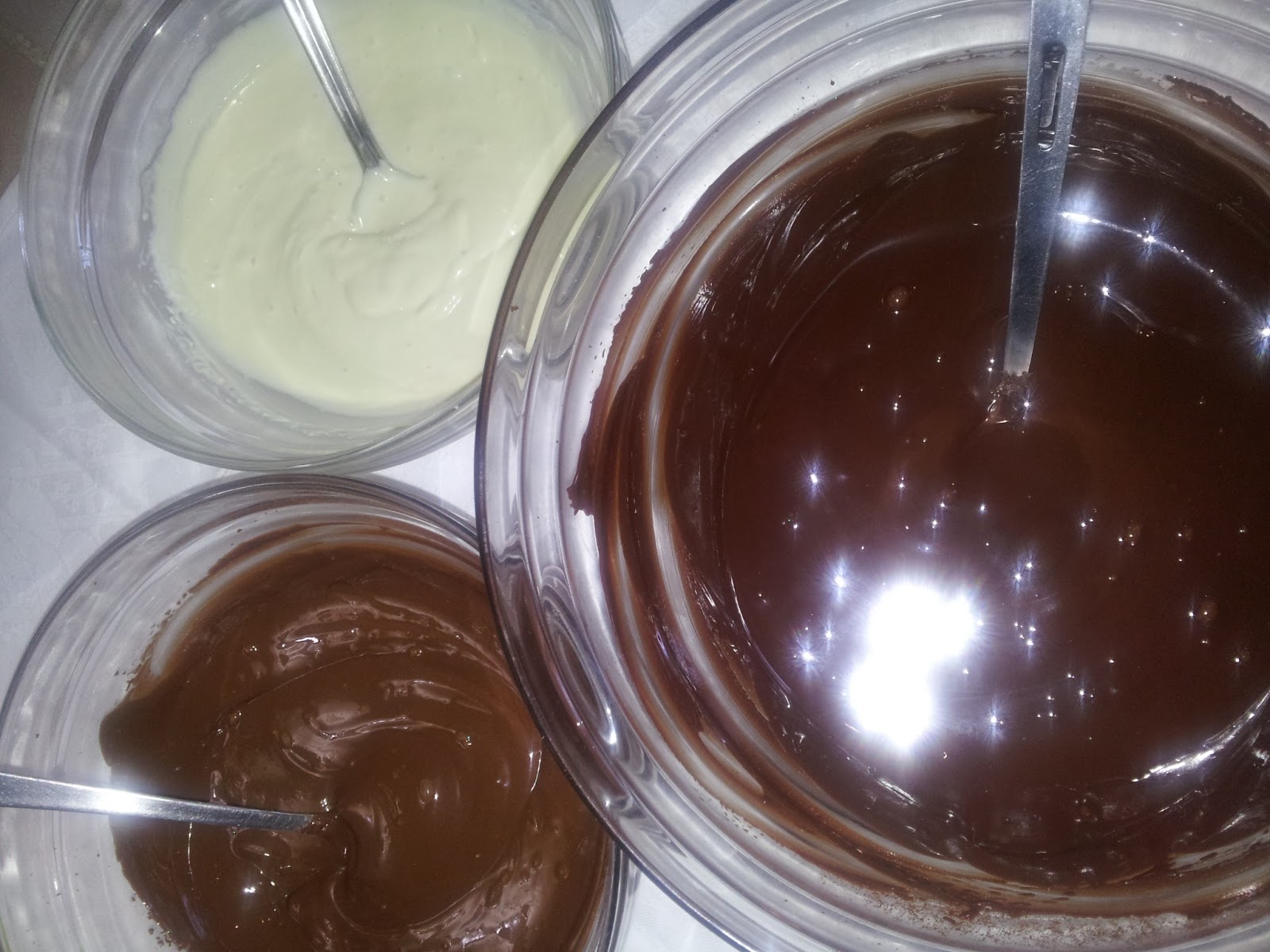 Nutella Pâte à tartiner au chocolat aux noisettes, garniture parfaite pour  les crêpes, pot en verre de 200 g, 15 pièces, 6,5 kg