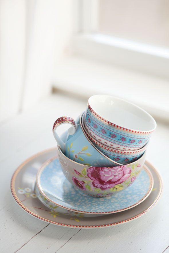 The Hidden Lane Tearoom Vintage crockery hire